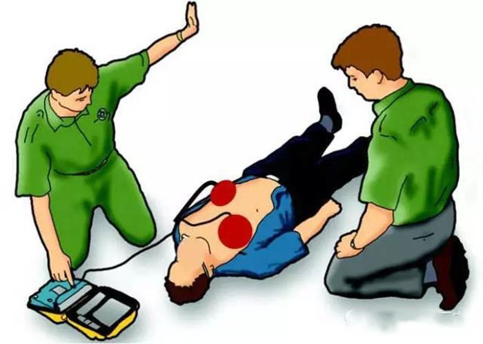 AED除颤仪电池安装介绍_除颤器使用方法_AED自动除颤仪急救使用方法